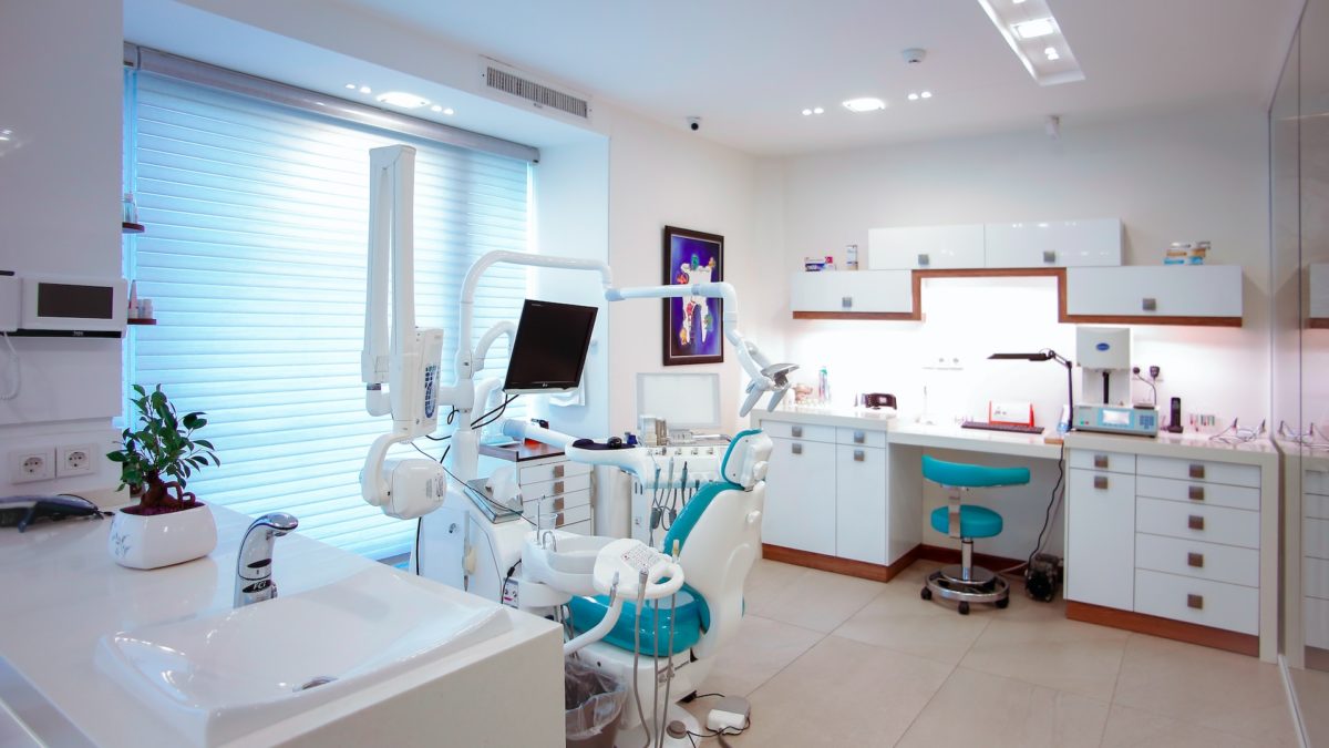 Serwisowanie sprzętu stomatologicznego – podstawowe informacje